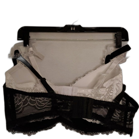 Elegant Lace Black and White Bra - Picture 3 of 5
